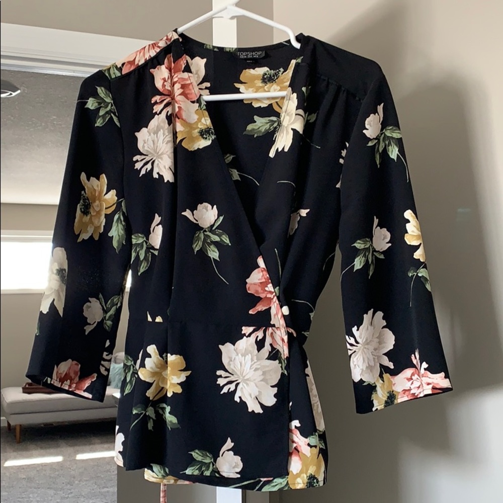 Adorable side tie top